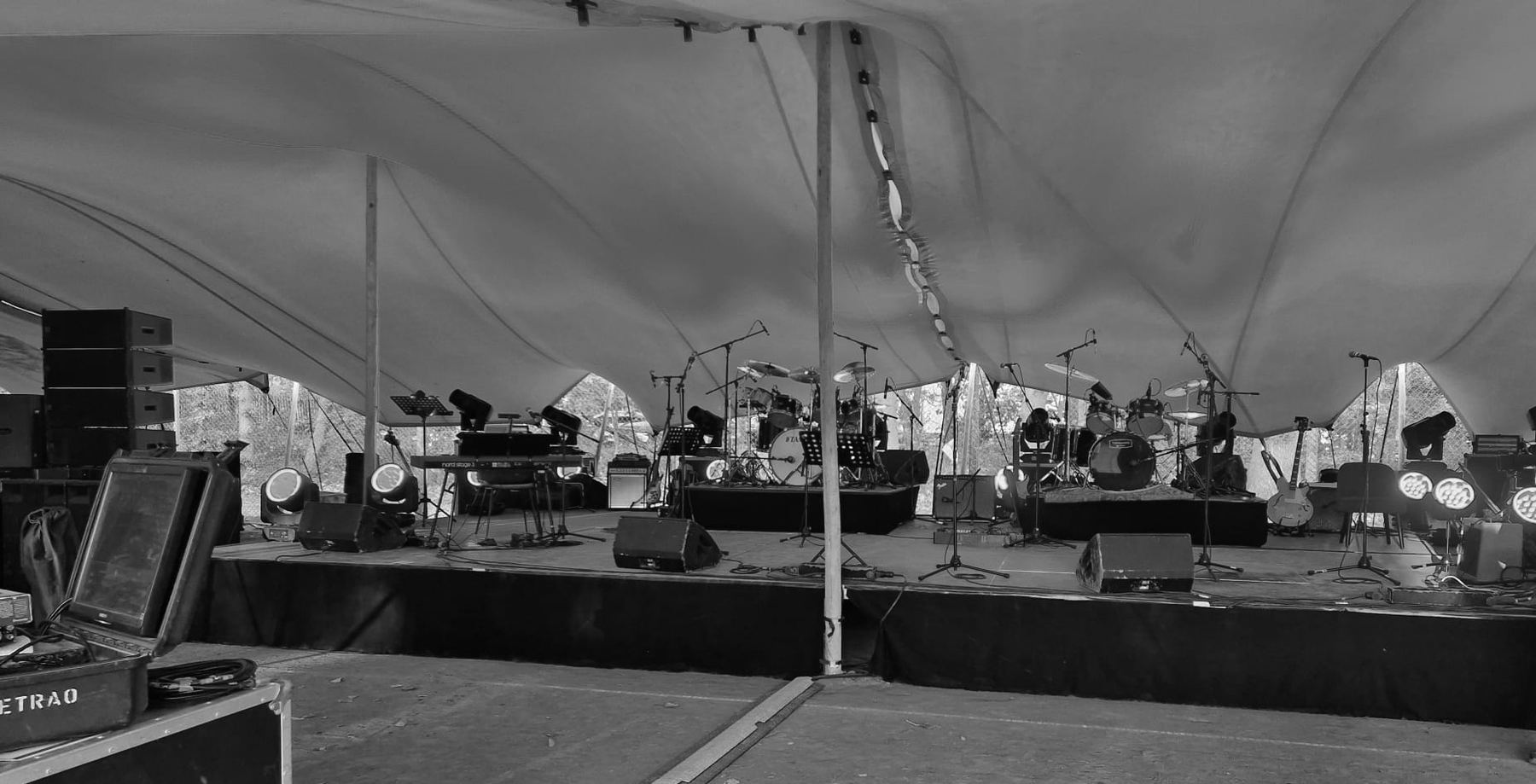 Scène de concert sous chapiteau pour un événement privé